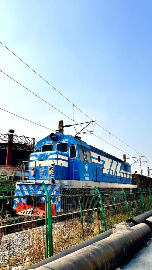 1965年建厂开始,这里就成了新中国铁路机车车辆修理的重要基地,能维修